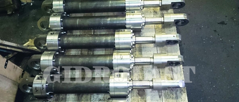 Hydraulic cylinders for metallurgical equipment