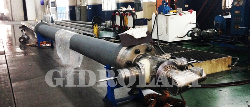 Hydraulic cylinders for the material handling